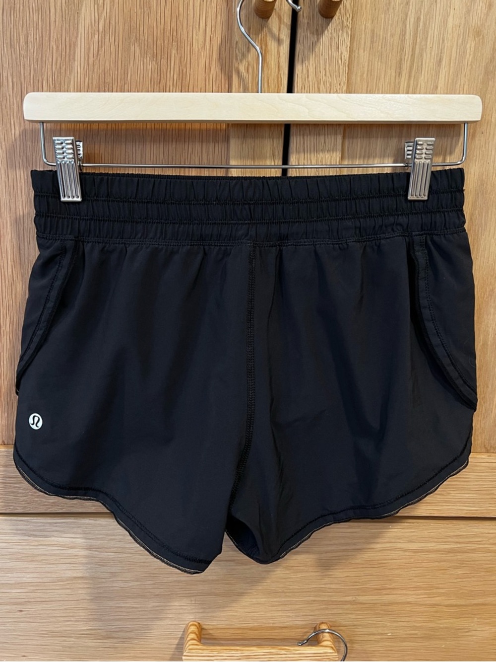 Lululemon Low Rise Fly Away Running Shorts Black Size 4 Active Workout Hiking - Picture 2 of 3